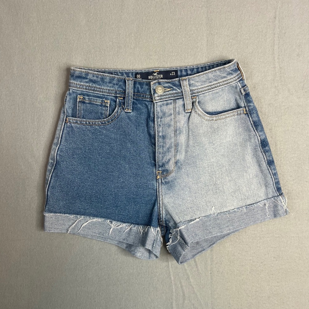 Hollister Ultra High-Rise Mom Short Size 00‎ / 23 Two Tone Button Fly